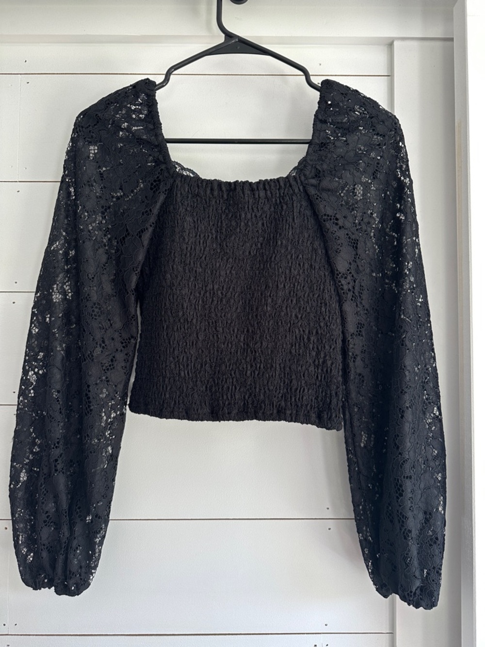 Express Women's Lace Long-Sleeve Crop Top in Black - Picture 4 of 5